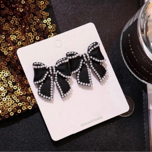 Elegant Black Bow Earrings - Picture 2 of 3